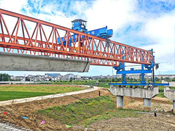 钱投网 青年力量助力重点工程建设
